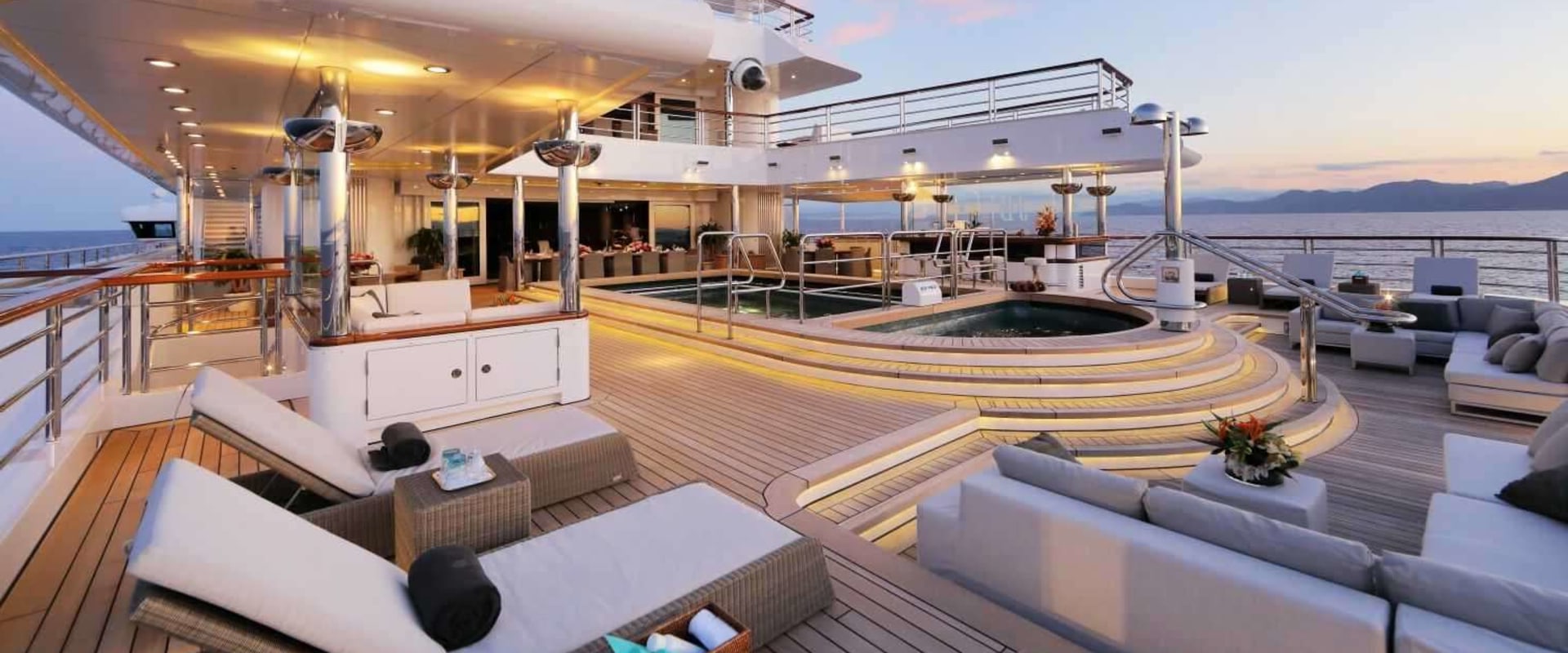 5 Reasons Why Private Yacht Charters Provide the Ultimate Luxury Experience